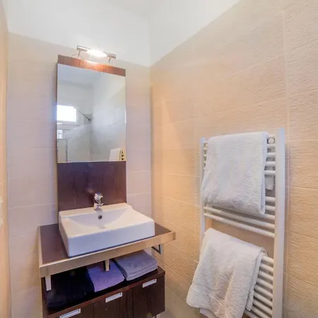 Phichris By Interhome Hyères